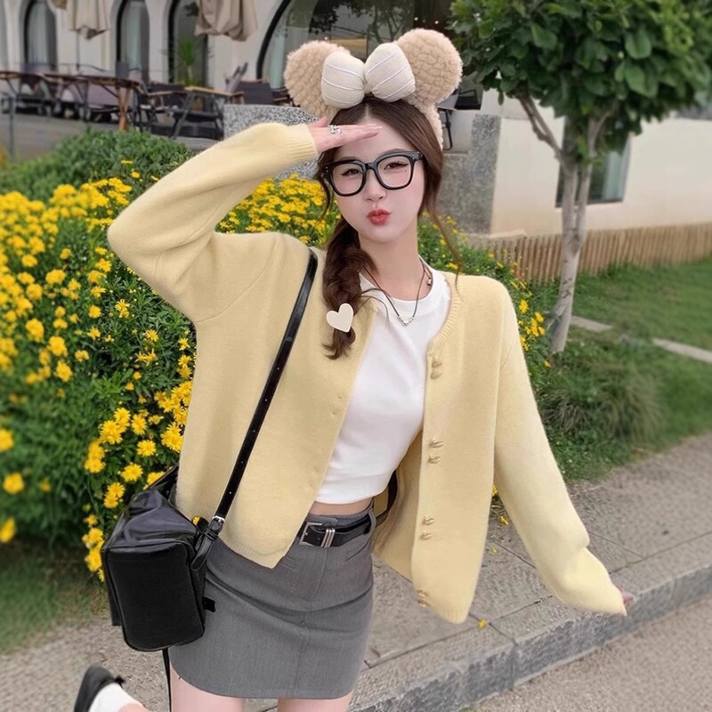 Soft and gentle style knitted cardigan for women, Chanel-inspired sweater, 2026 early autumn new top, spring and autumn high-end feel Soft and gentle style knitted cardigan for women, Chanel-inspired sweater, 2026 early autumn new top, spring and autumn high-end feel
