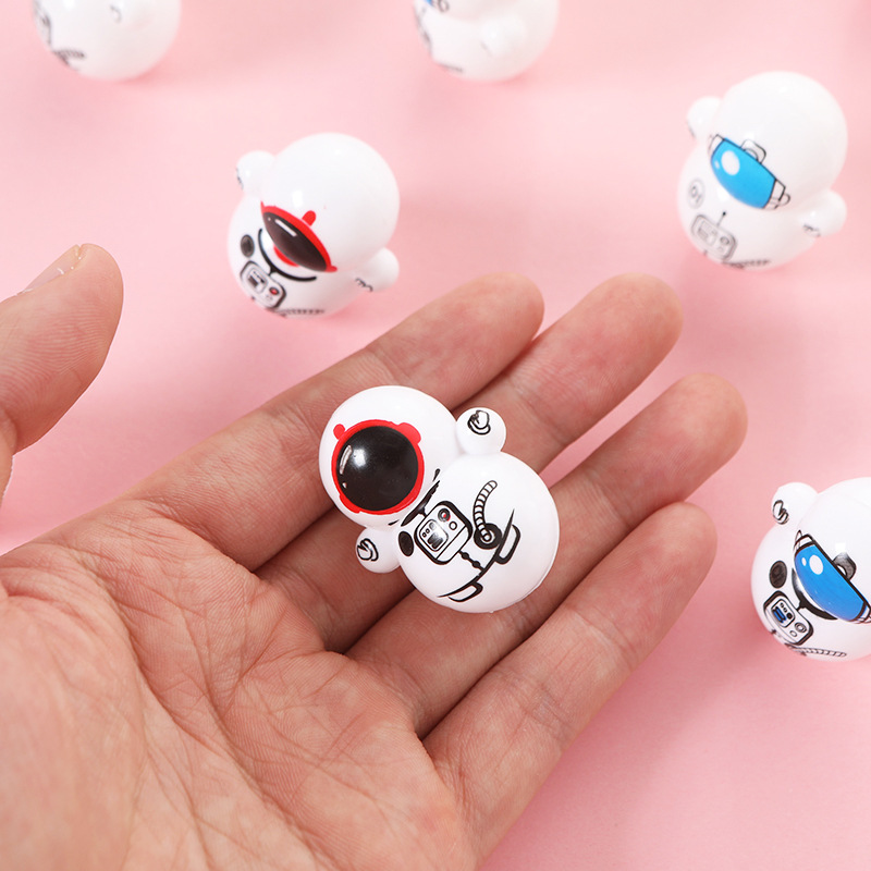 Mini de dibujos animados astronauta vaso de juguete de dibujos animados lindo decoración de los niños pequeño puesto de juguete pequeño regalo