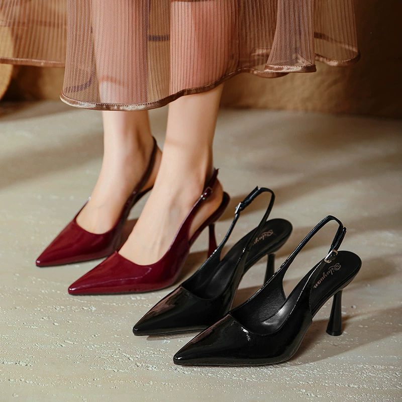 Острая туфли на каблуках на каблуках на каблуках Сексуальные Баотоу Сандалии 2025 Новый большой размер женские туфли 4142