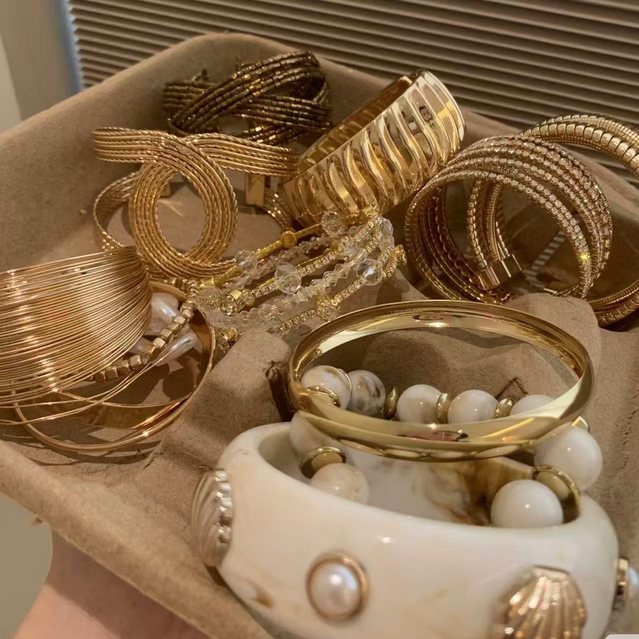 European and American Cross-Border Metal Glossy Open Bracelet Retro Fashion Simple Versatile Bracelet Light Luxury High-End Jewelry for Women