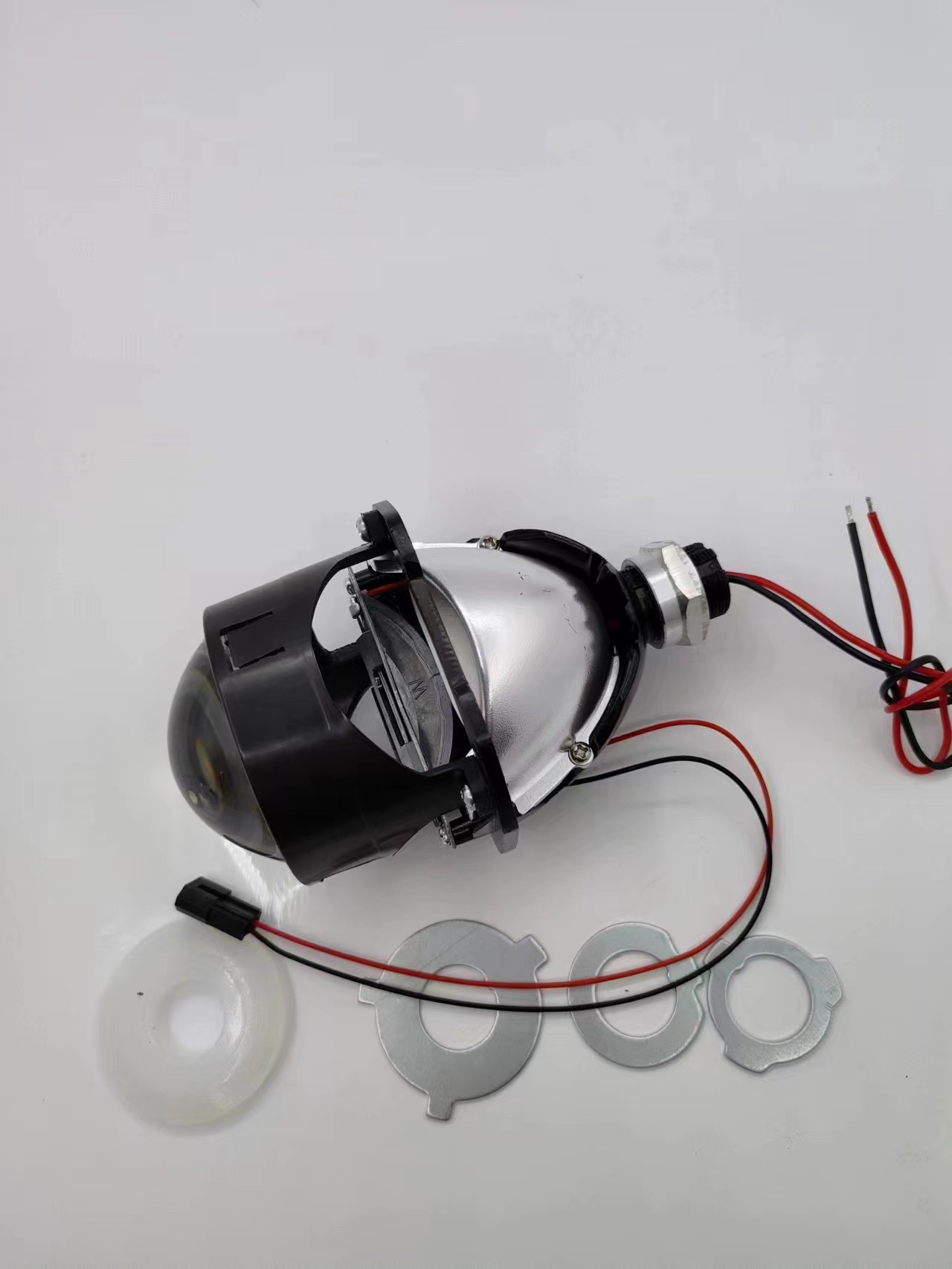 Faro de 2,5 pulgadas weishitong LED de doble luz lente universal sin pérdida de la lente del faro lejos y cerca de la luz integrada