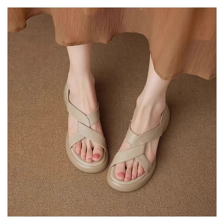 Super Soft~ French-Style Genuine Leather Cross-Strap Open-Toe Sandals for Women, Summer 2026, Suitable for Outdoor Wear, with a Thick Sole and Roman-Style Design That Allows for Stepping on the Heel