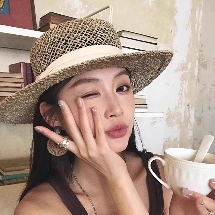 [Box + Hat Support] Old Money Style Hollow Flat Top Straw Hat For Women, Summer Beach Vacation Woven Sun Hat, French Style - Thumbnail 3