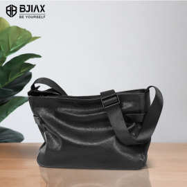 跨境批发男士斜挎包大容量真皮背包休闲商务上班通勤包男牛皮单肩