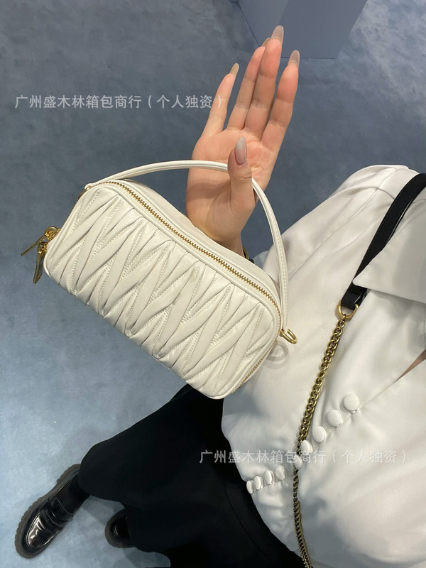 2025新款双M褶皱羊皮相机包时尚百搭女士手挽斜挎包对版跨境外单|undefined