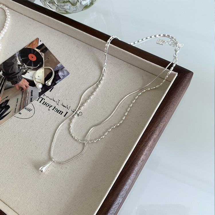 二重豆の金属のネックレスの女性のデザイン感の小さい大衆の復古的な個性は簡単で、組み合わせた気質の首の鎖の鎖の骨の鎖に入ります。