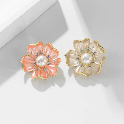 Camellia Brooch with a: Yaxa sancaqları