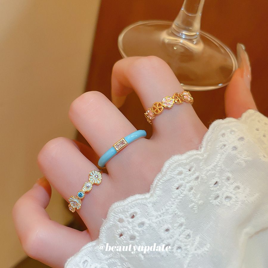 Bague pour femme, plaquée or véritable, ornée d'une goutte d'huile et d'un zircon en forme de fleur, style palais ouvert, pour l'index. Un bijou léger, luxueux et raffiné._voghion.com