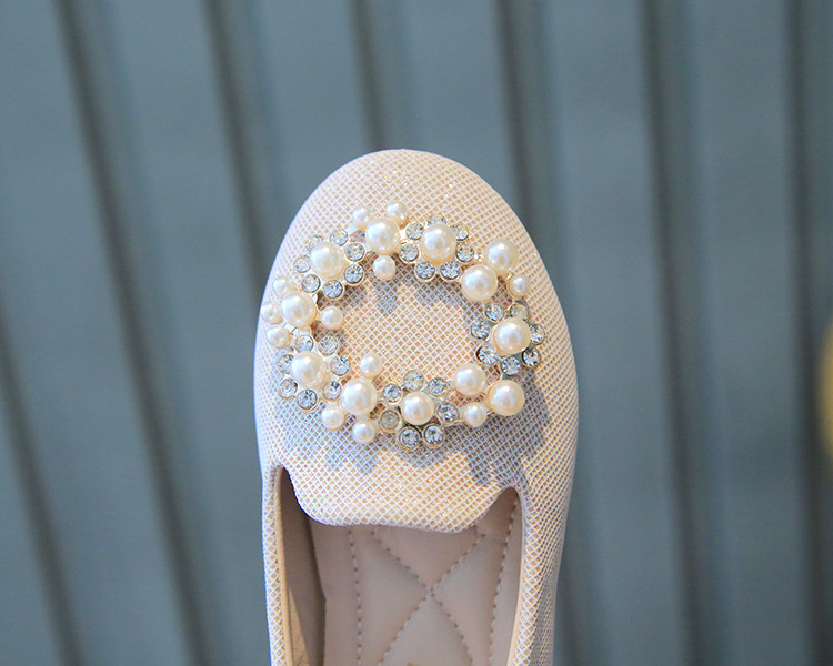 Sapatos de pele para menina estilo princesa com pérolas_voghion.com