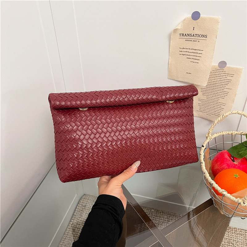 2025 otoño popular trenzado PU bolsos de muñeca bolsos de moda simple bolsos de maquillaje de gran capacidad coreana