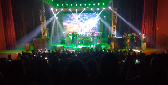 外贸创笙外销铝合金管材背景架音乐节厂家直销螺丝架外销品展示架