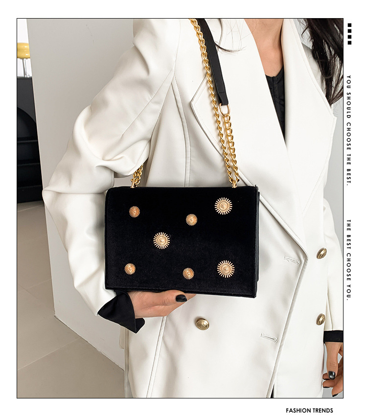 Cross-border fashionable velvet small square bag for women, simple and fashionable single-shoulder bag, new autumn and winter crossbody chain bag details Picture