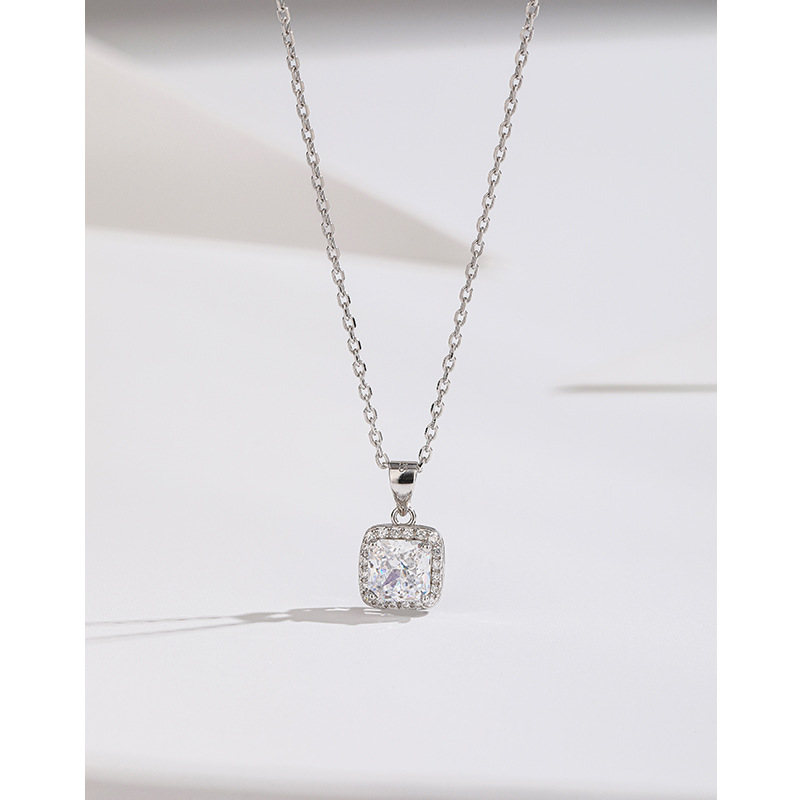 S925 plata esterlina hielo flor corte collar cuadrado para las mujeres Luz de lujo de alto grado temperamento nicho de alto carbono diamante colgante clavícula cadena