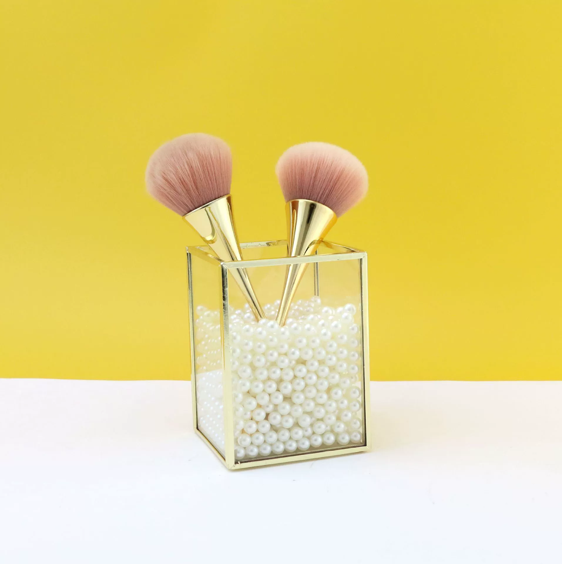 Glass brush, metal storage system, internet celebrity
