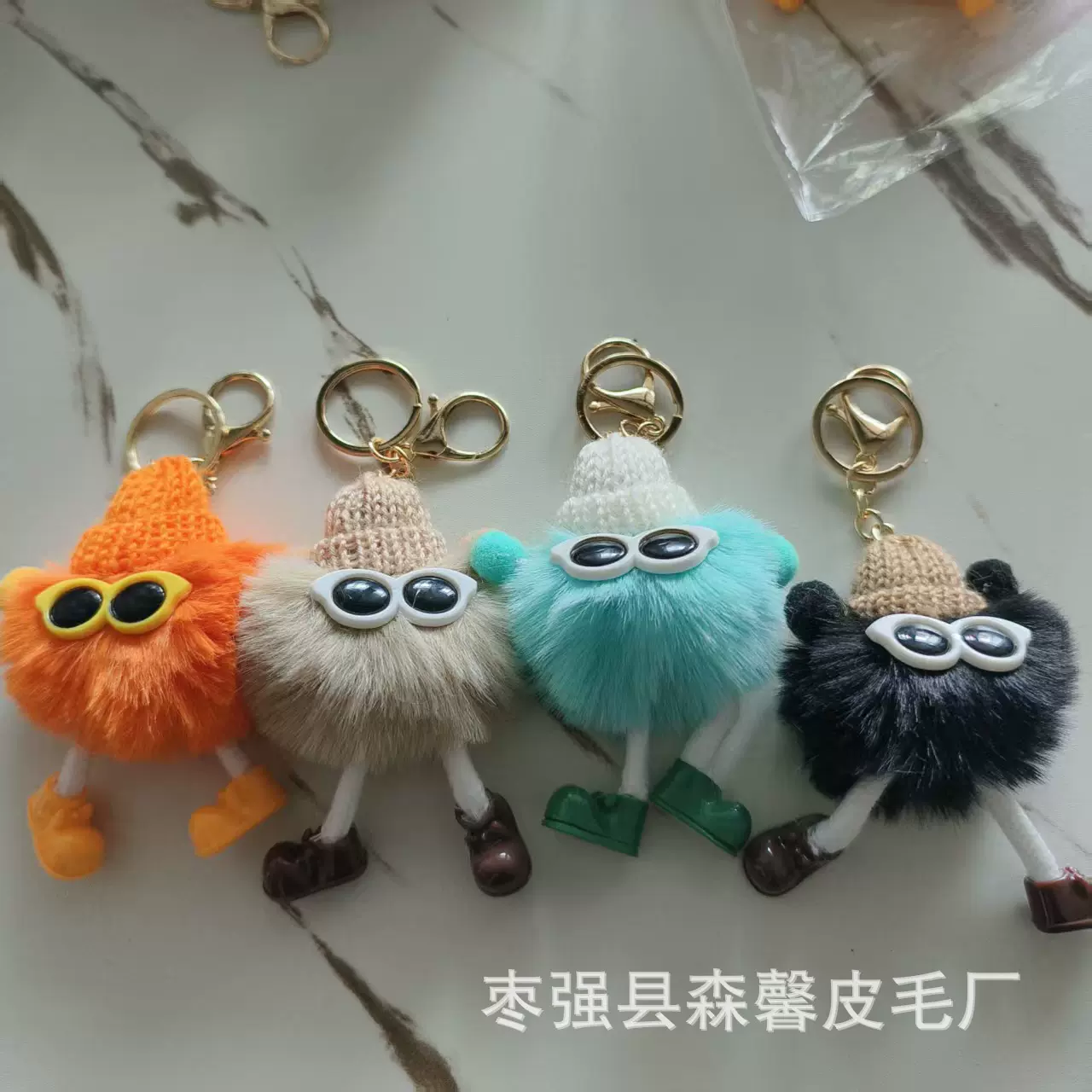 抖音爆款彩色毛绒小精灵钥匙扣可爱卡通小煤球玩偶挂件包包挂饰批