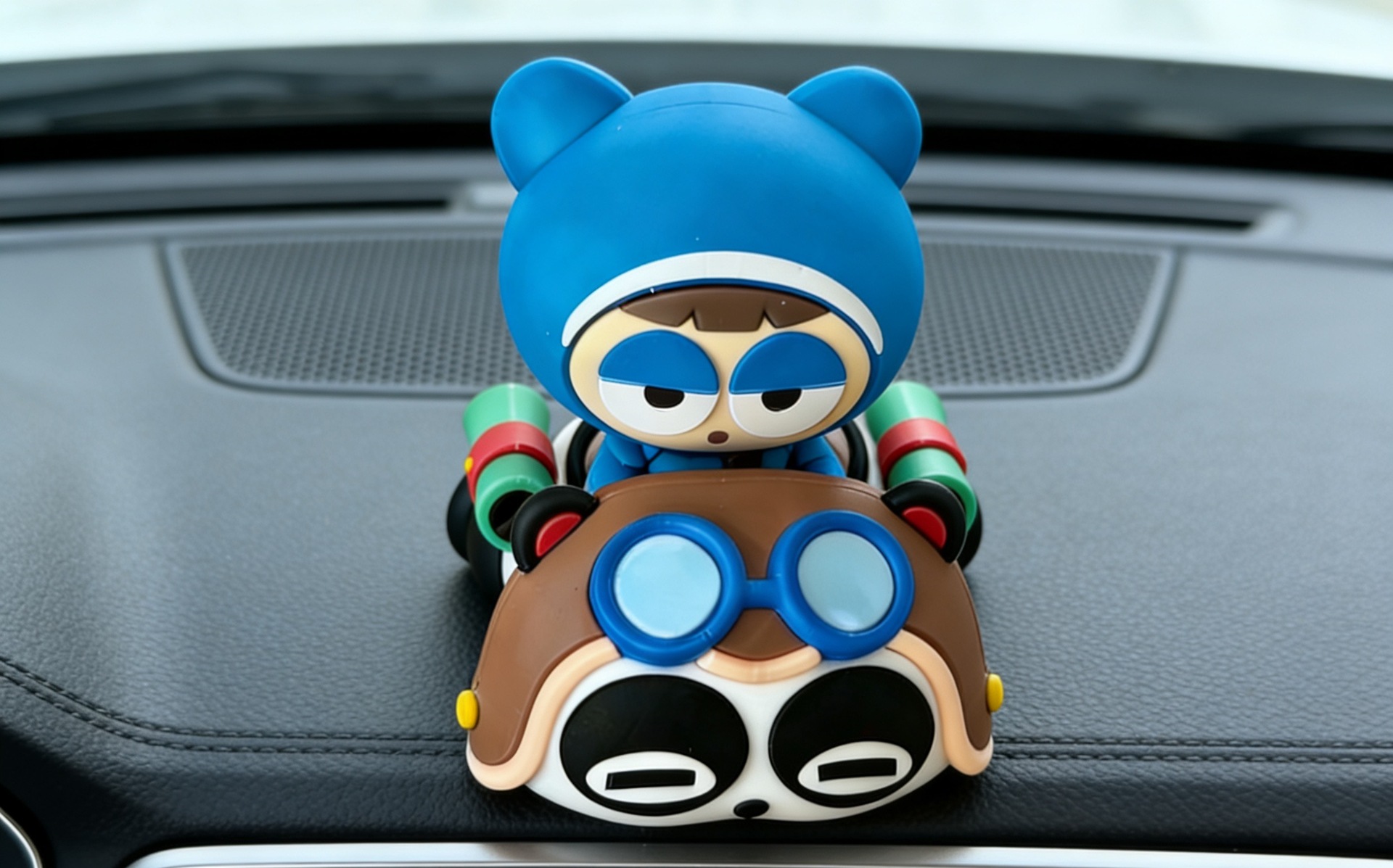 In-Stock New Retro Racing Kart Panda G3 Car Interior Decoration Rotating Ornament for Car Dashboard