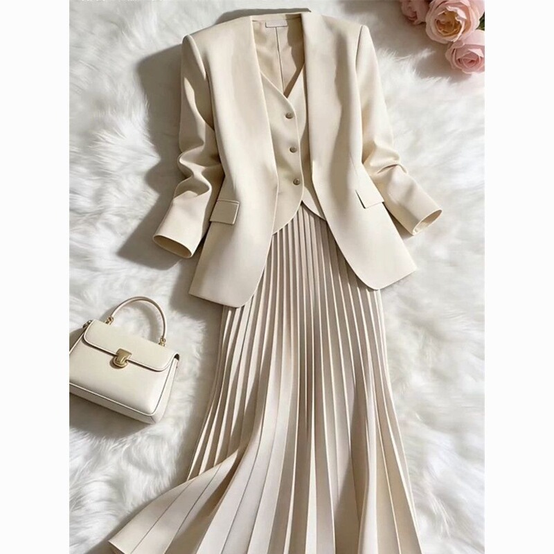 2026 Spring New Trendy Professional Commuter Suit Set for Women: Elegant Pleated Skirt and Slimming Jacket