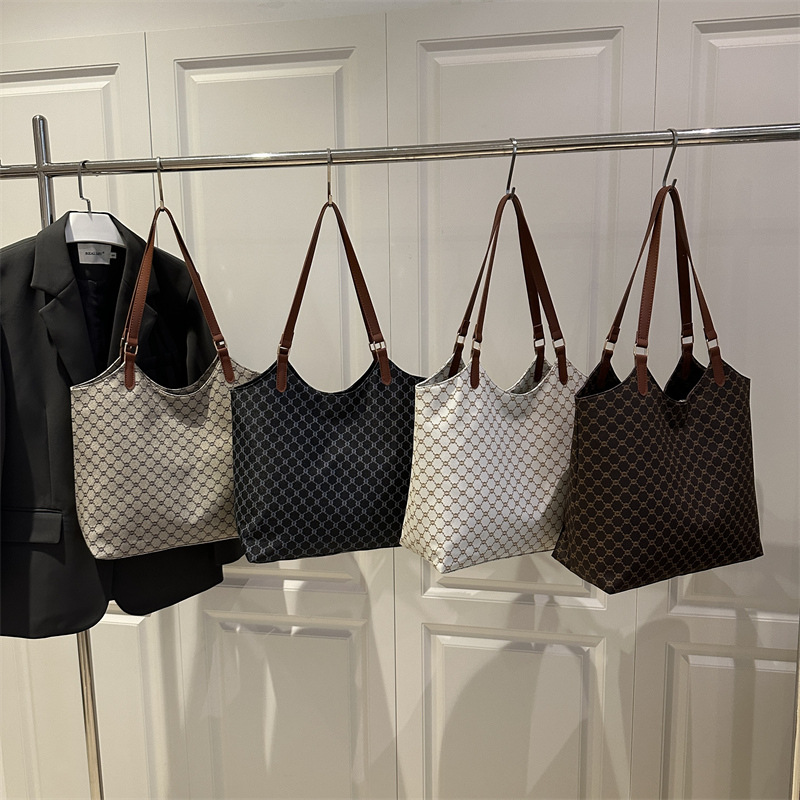 Bolso de gran capacidad de Europa y los Estados Unidos, bolso de personalidad de viaje femenino, bolso de 2025 nuevo estilo de bolso de hombro de tendencia estética, bolso de textura femenina