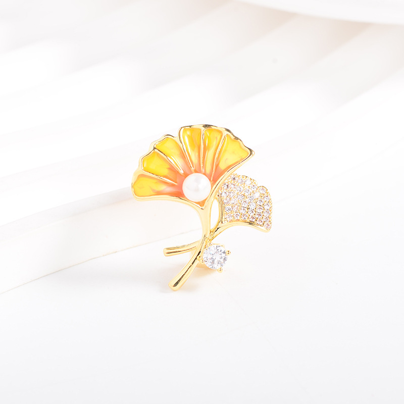 Ginkgo Zirconia Pearl Small Brooch Enamel All-match Mori Women's Exquisite Design Sense Corsage Pin Holiday Gift