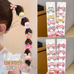 女の子の赤ちゃんのひもの子供は髪の輪を傷つけません。