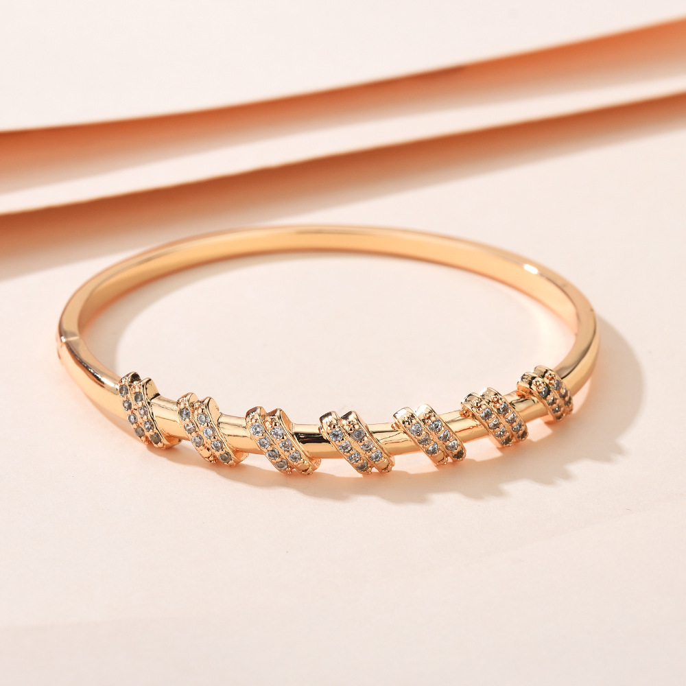 Ventas transfronterizas calientes Seiko lujo ligero pulseras de diamantes de moda para mujeres de diseño avanzado pulseras joyas al por mayor