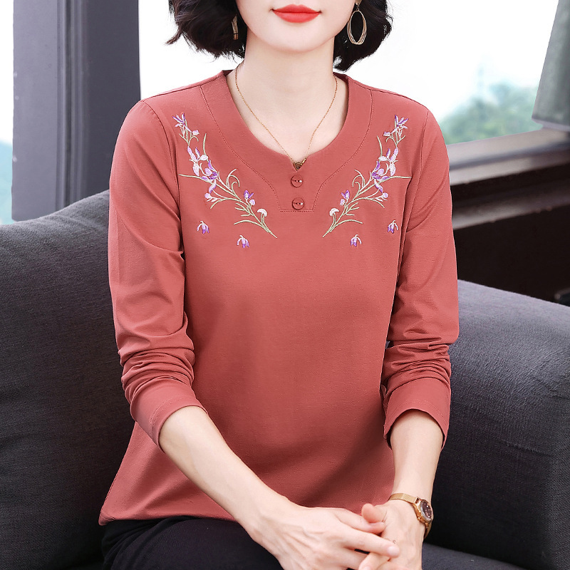 Women's long-sleeve T-shirt for mothers, simple round neck with embroidery design, 2026 loose slimming patchwork top for women