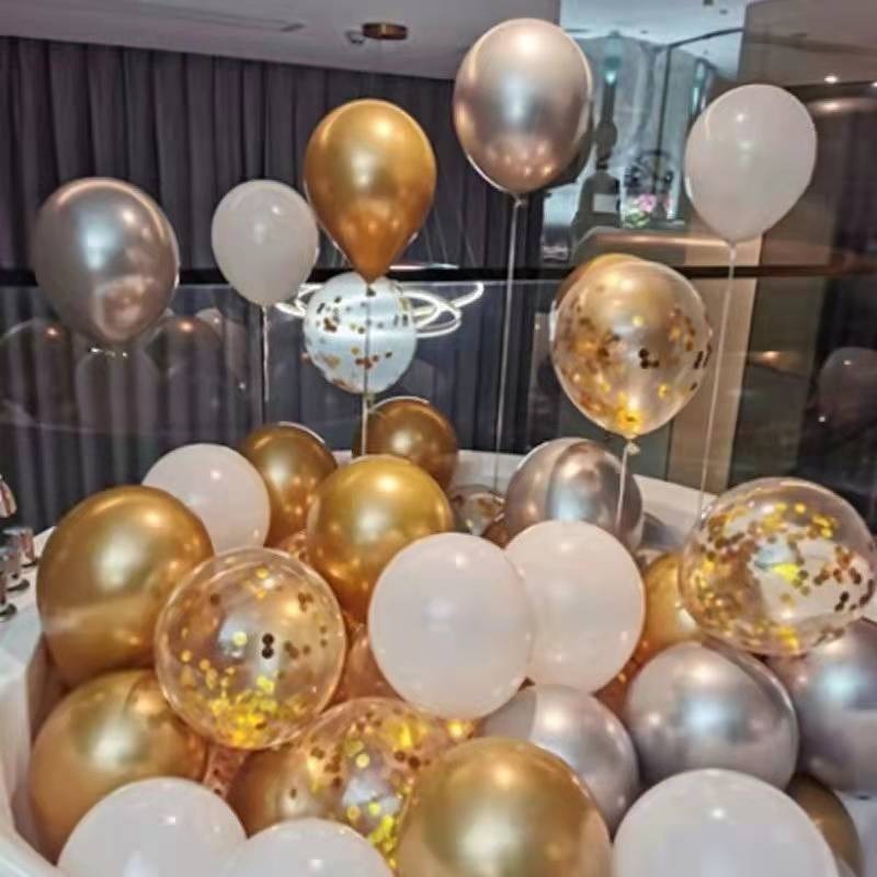 誕生日に風船を配置して結婚します。現場に風船を配置します。|undefined