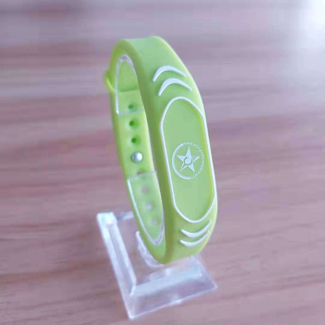 厂家直销F08硅胶腕带水上乐园防伪门票腕带芯片一卡通硅胶手腕带