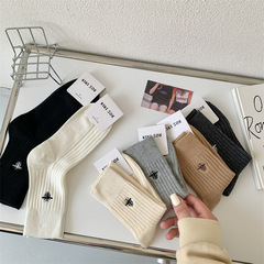 2023秋冬新款襪子女 棉質坑條蜜蜂刺繡純黑女士中筒女襪