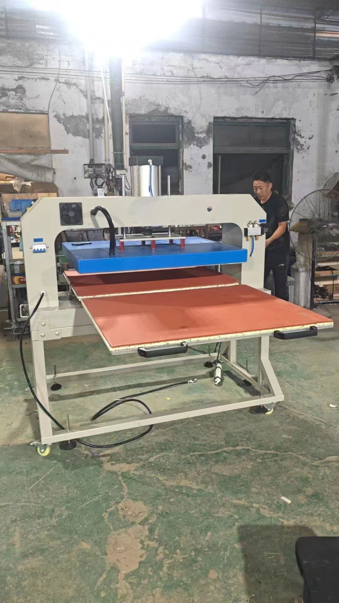 72b3e8d0-4d88-458a-b78b-b905e0