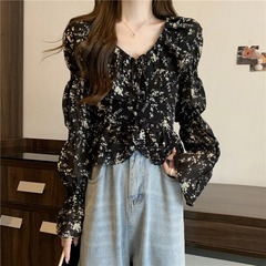 大きいサイズのレトロな砕花の長袖のシャツの女性の春秋の太ったmmのフランス式のvネックのハスの葉の辺は肉を遮ってやせている短い上着を現します。