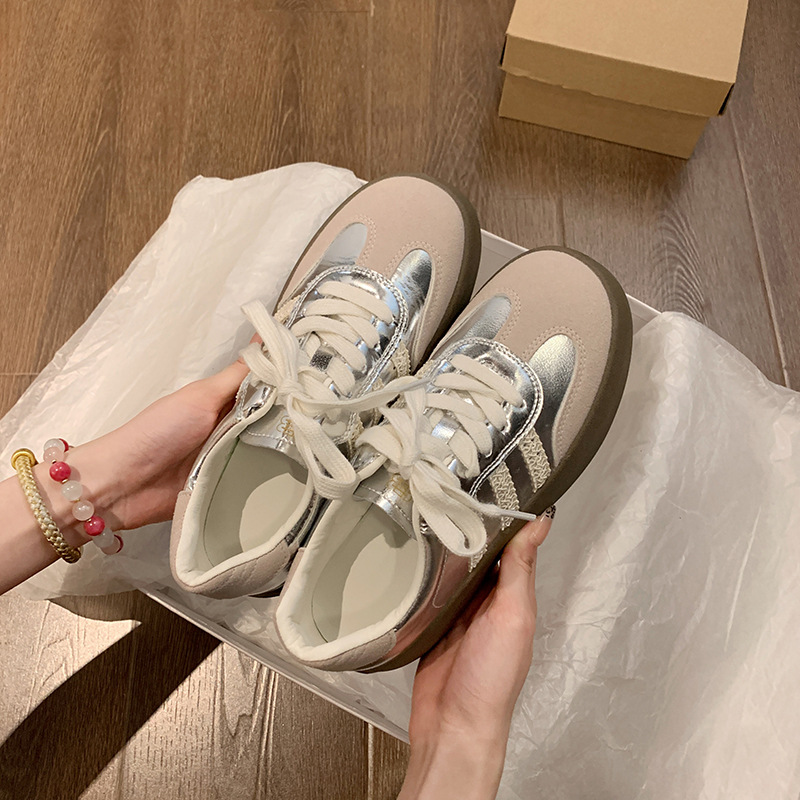 Zapatos de pan de estilo de Hong Kong, zapatos deportivos casuales, zapatos de skate suaves, zapatos blancos, 2026 nuevos zapatos de verano para mujeres