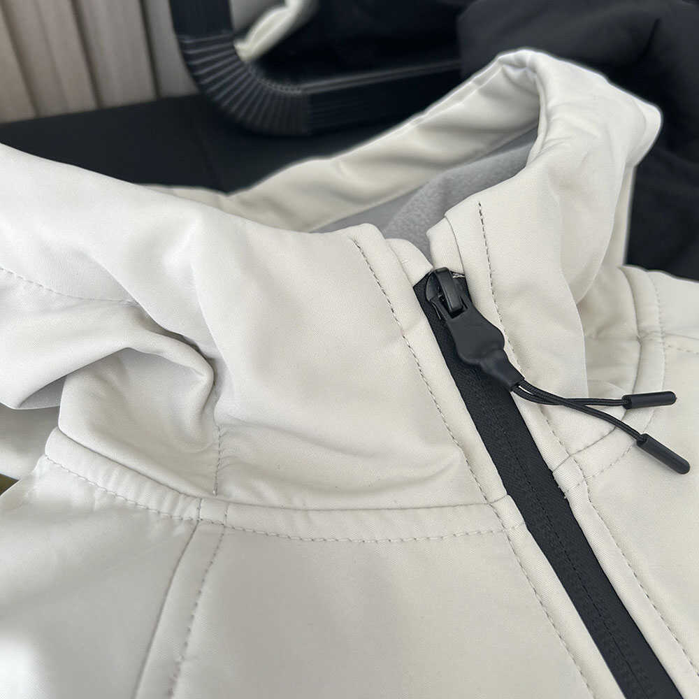 Otoño y invierno niños gruesos chaqueta compuesto de terciopelo caliente con capuchón a prueba de viento chaqueta de asalto