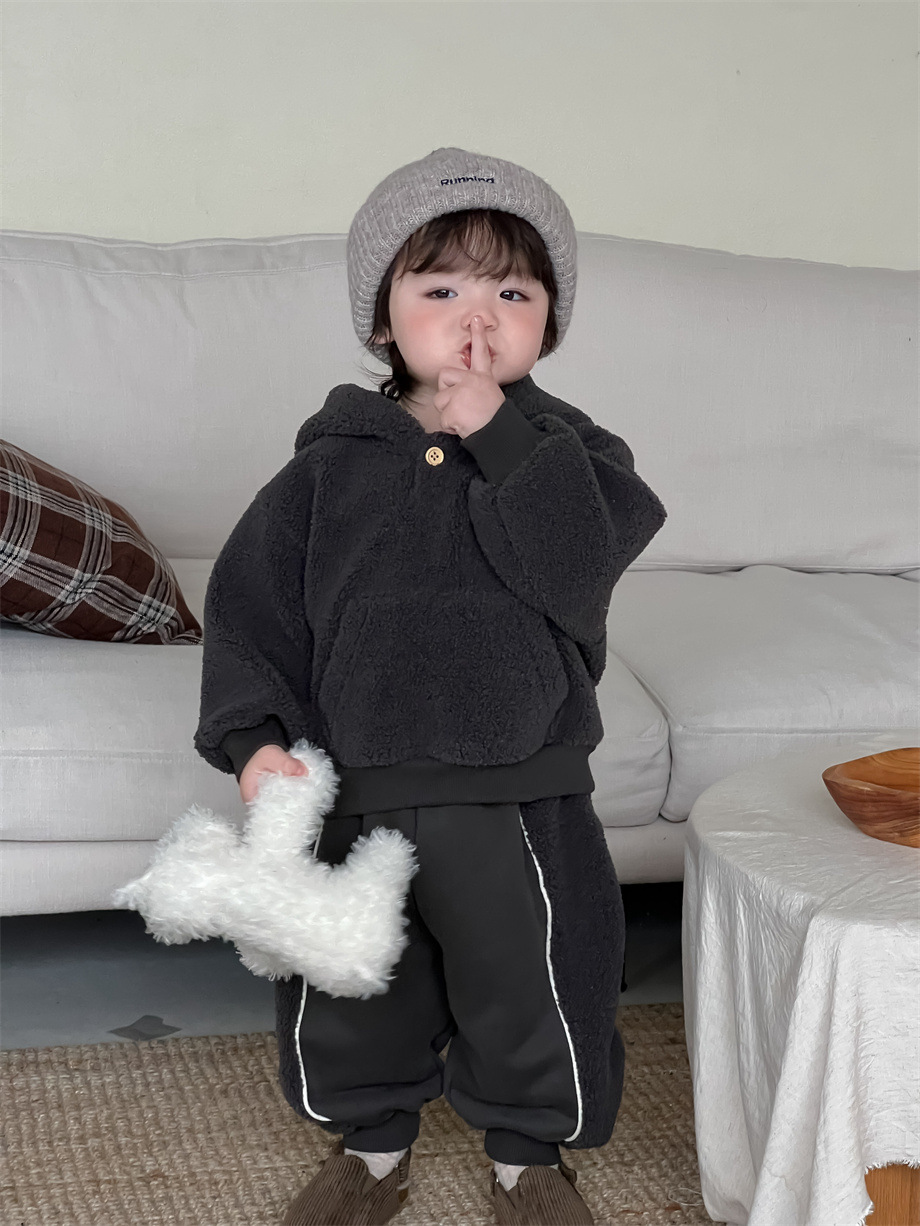 Ropa infantil de invierno con chaqueta encapuchada set de ropa infantil coreana engrosada otoño-invierno baby con dos piezas de lana set image 4
