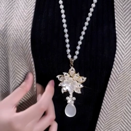 胸针;项链;耳钉