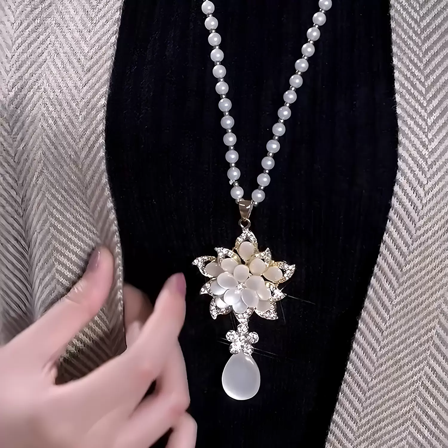 气质花开富贵百搭长款流苏毛衣链2024年秋冬新款轻奢时尚饰品配饰