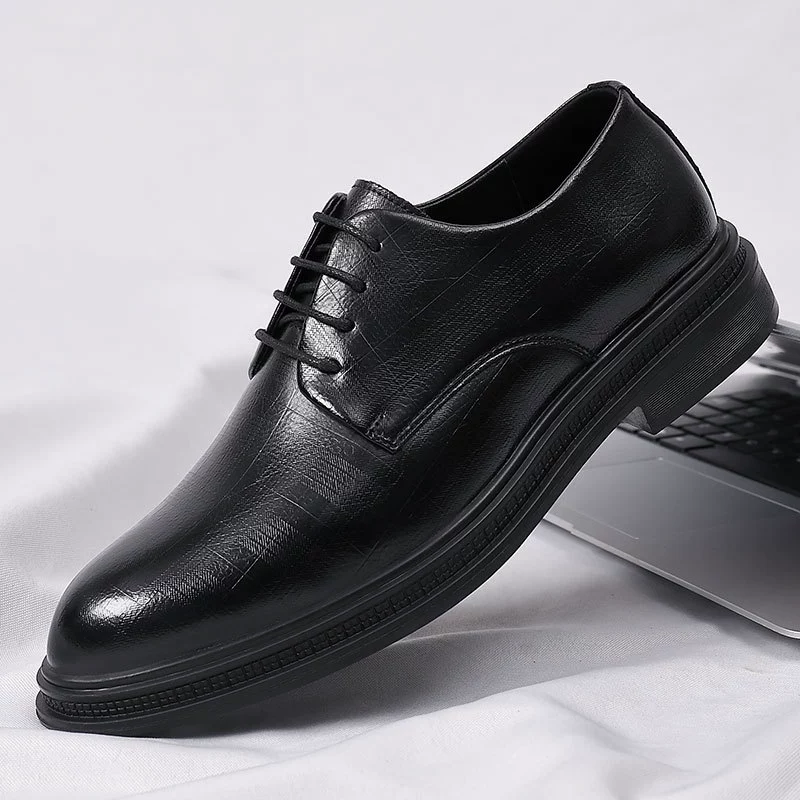 Мужская кожаная обувь, осенняя деловая официальная одежда, повседневный мужской черный костюм в британском стиле, свадебные туфли жениха с внутренним увеличением.