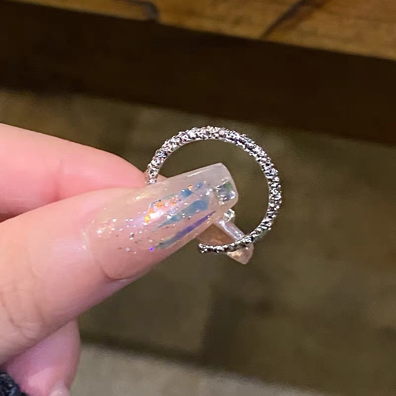 Sparkling Designer Ring For Women, Elegant And Comfortable Piece_voghion.com