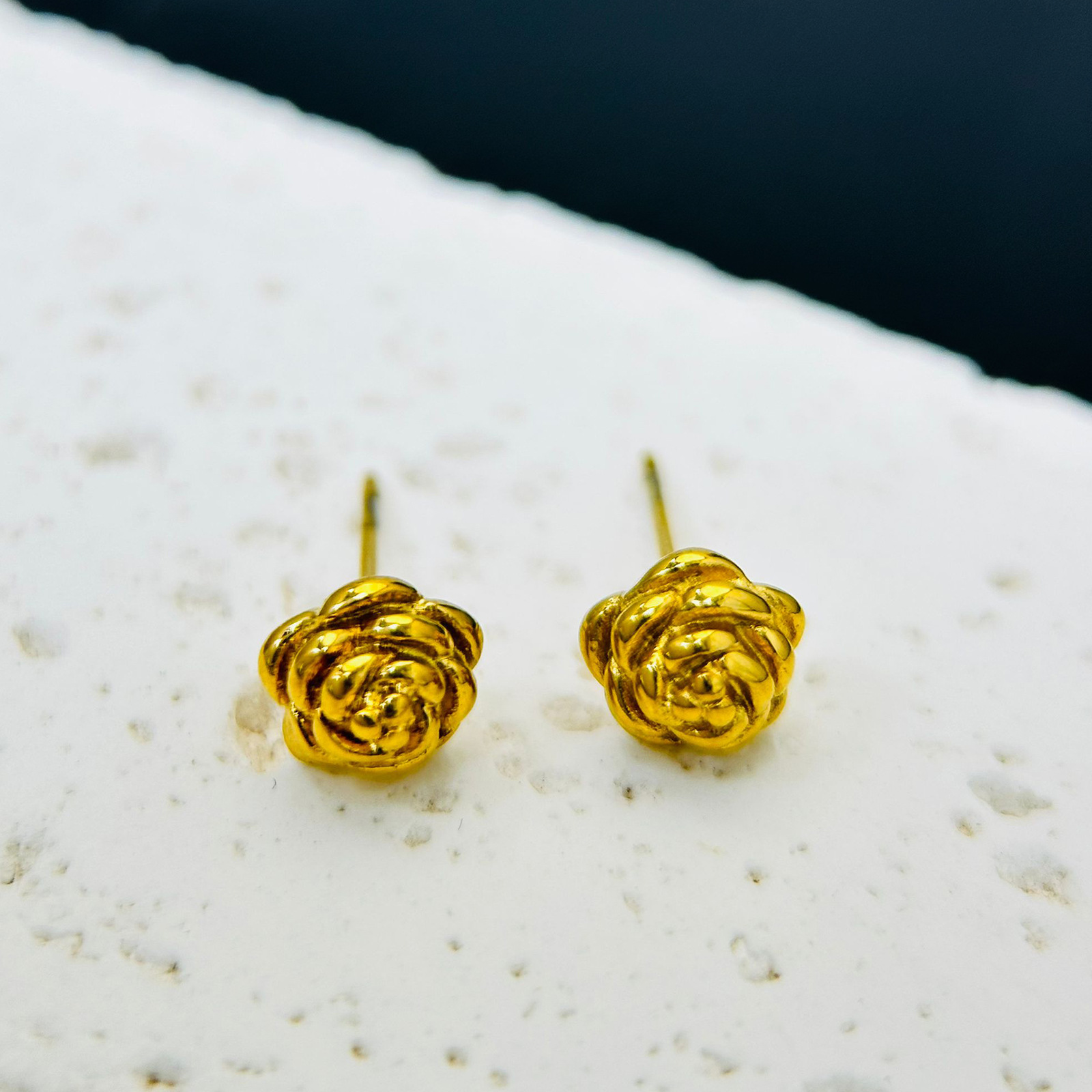 Rosa coreana Dongdaemun temperamento de moda no desvanecer pendientes personalidad femenina dulce joyas de oro 18k