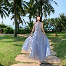 法式纯欲仙女蓝色挂脖连衣裙女设计感收腰气质度假露背长裙子夏季