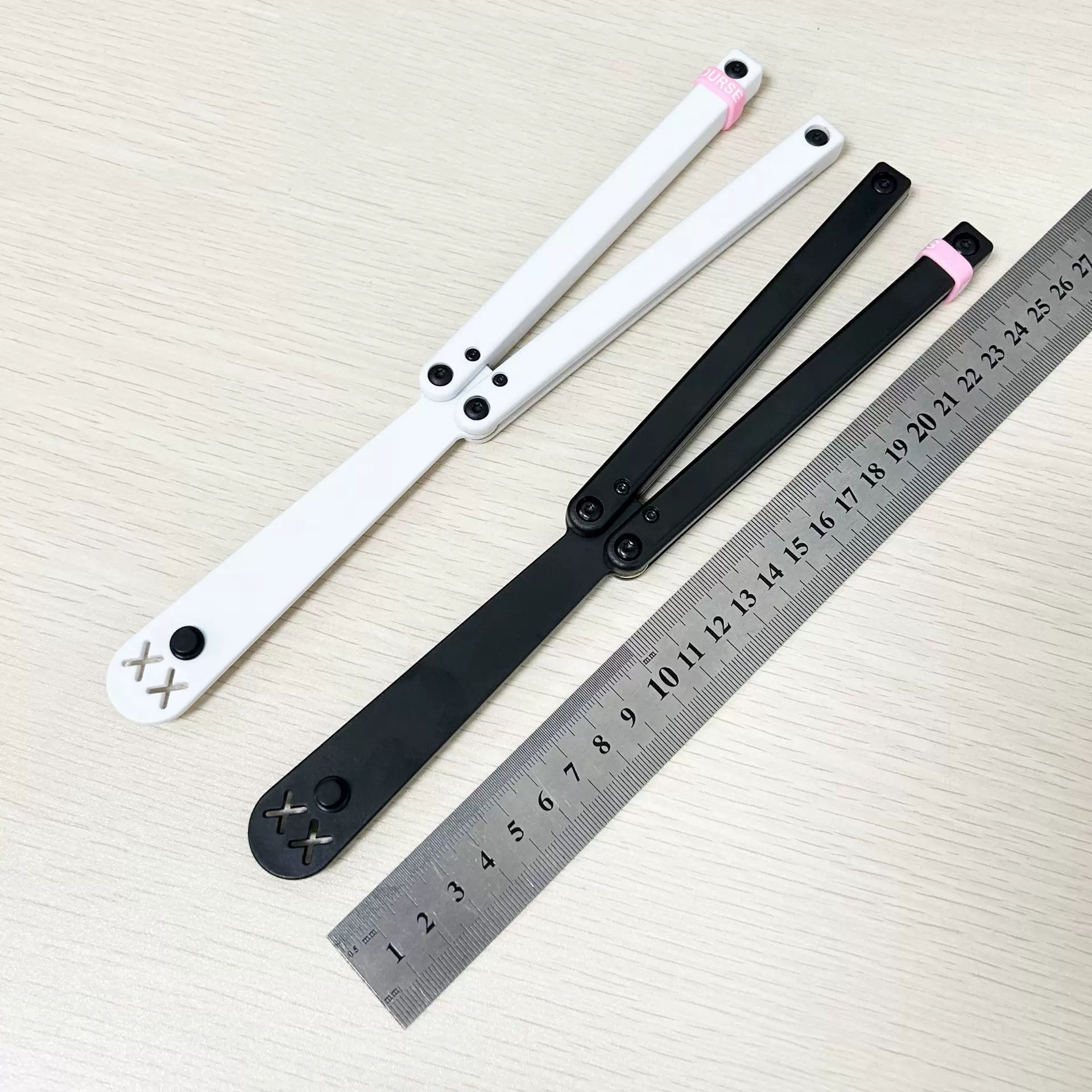 【跨境专供】塑料黑白蝴蝶刀未开刃甩手刀塑料蝴蝶刀UV打印图案