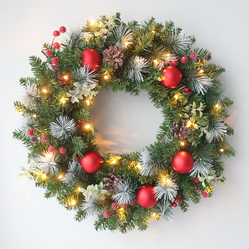 Navidad anillo de ratán PVC fruta roja PE hoja decorativa Garland natural Pino cono adornos fábrica al por mayor descuento 40cm