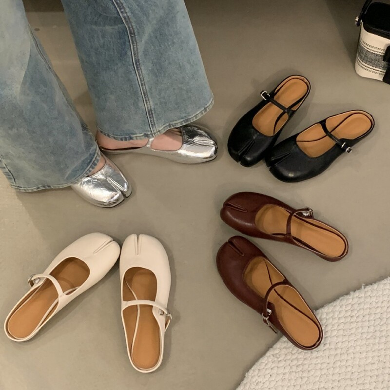Flat-soled split-toe pig's trotters shoes covered toe half slippers women's shoes 2025 new summer French slip-on red shoes