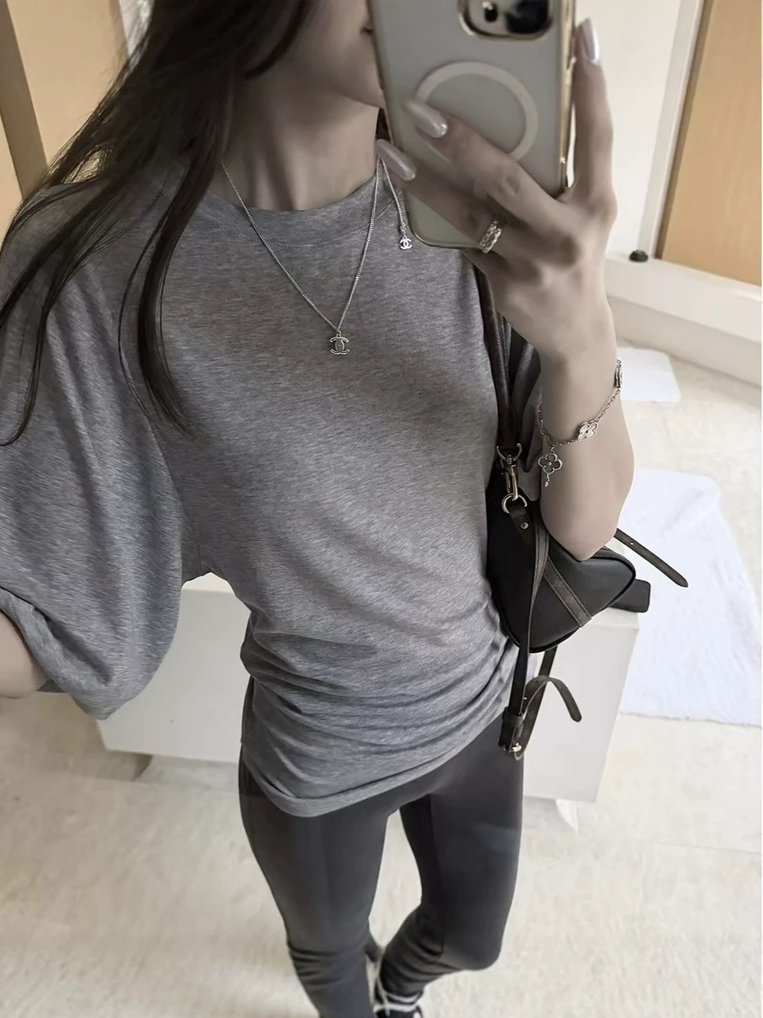 Coreano simple blanco cuello redondo camiseta de manga corta nicho diseño de cintura pliegue delgada suave brisa versátil image 3