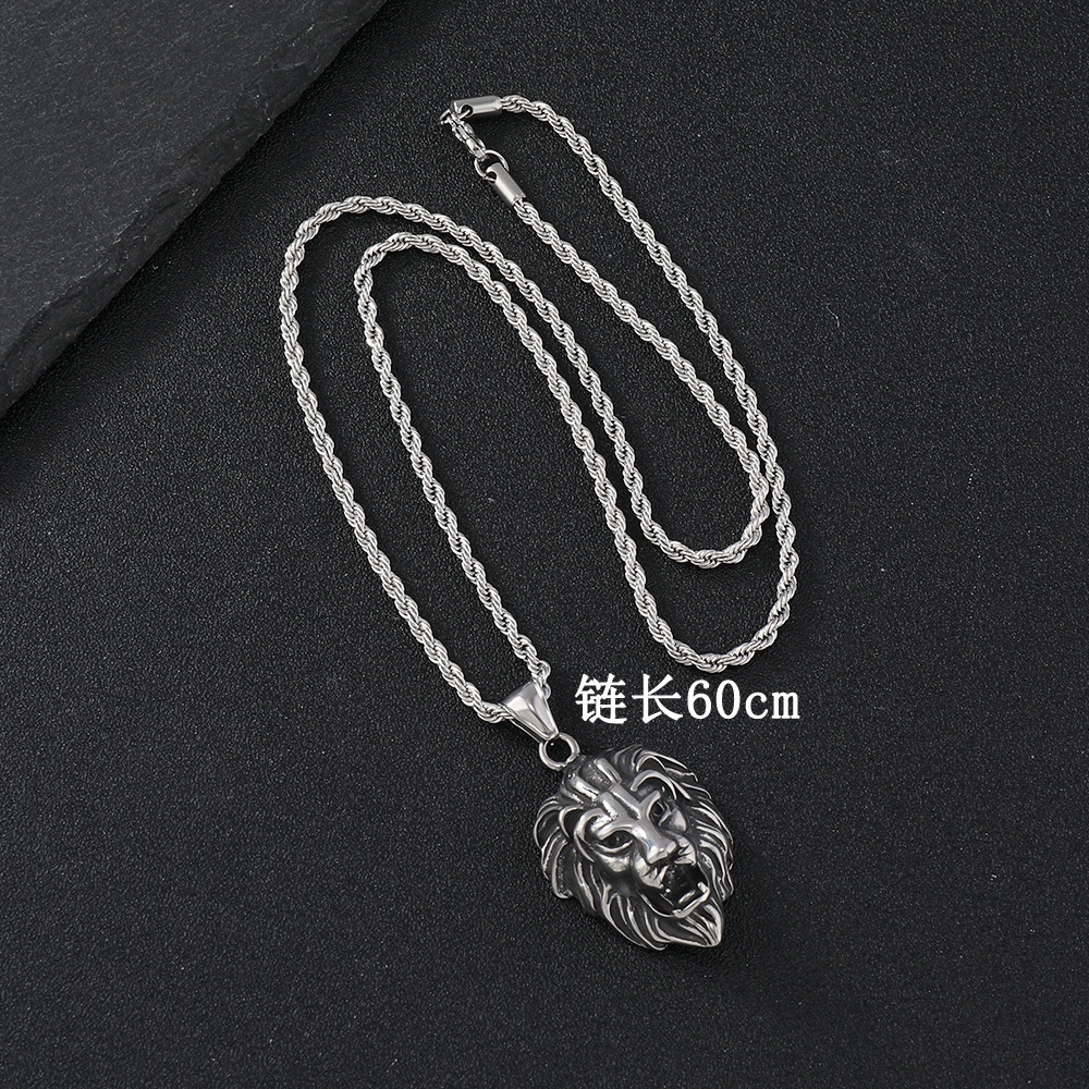 Europa y América de acero inoxidable hip hop joyería personalidad retro cabeza de león de los hombres de fundición de acero de titanio collar cráneo garra fantasma colgante