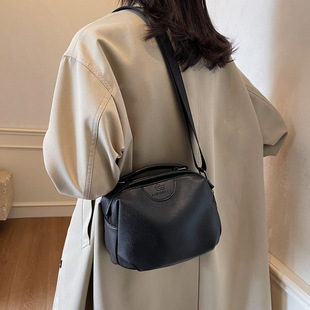 Cross-border Retro Soft Leather Handbag Women's New Simple All-match Shoulder Bag Commuter Double-layer Large Capacity Crossbody Bag
