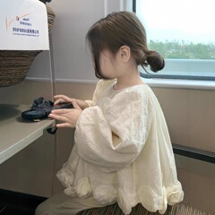 2025年女の子春秋新作トップス ドール風子供服 おしゃれなフリル立体花柄長袖シャツ インナーやアウターに