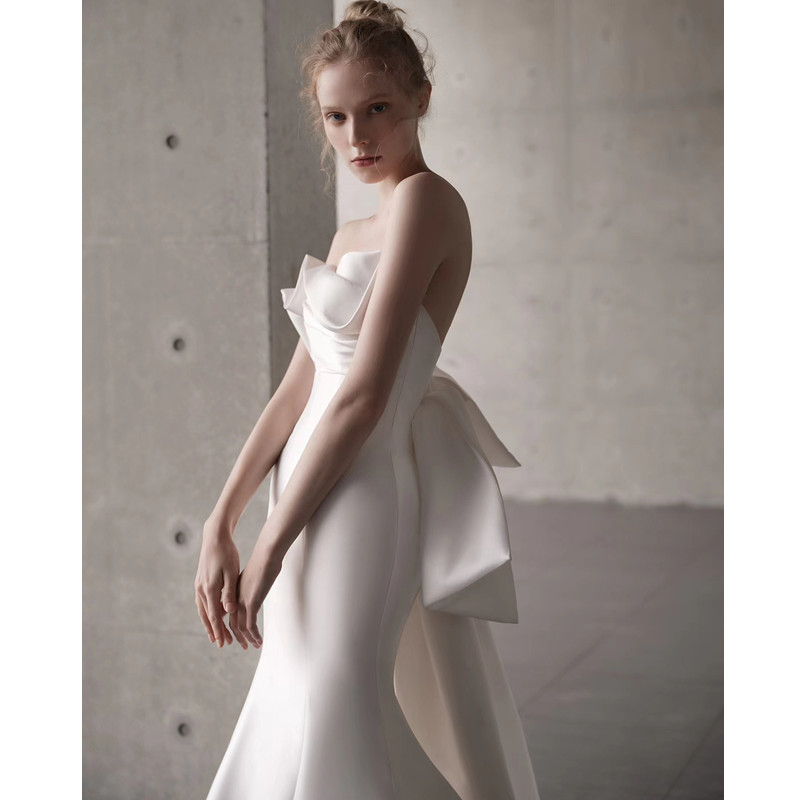 Amazon AliExpress vestido de boda de satén alto estilo francés blanco delgado pecho cola simple mariposa de boda image 3