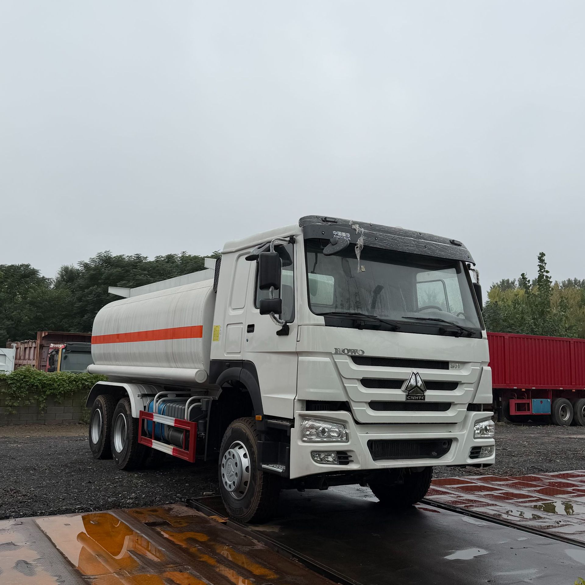 Cross-Border Manufacturers Sell Sinotruk Howo Sprinkler Trucks for Export Supply Sinotruk Howo Water Tank Sprinkler Trucks