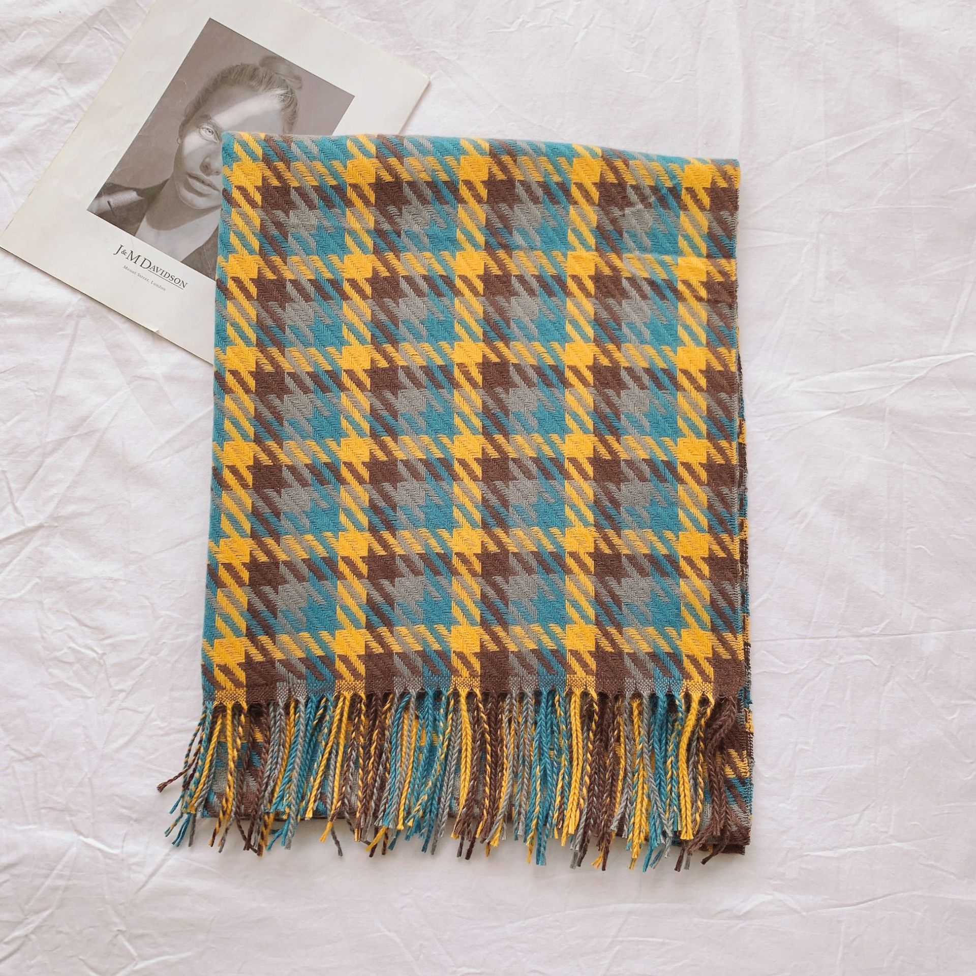 Bufanda escocesa Siya 2025 New England para mujer, estilo urbano cálido para otoño e invierno, calentador de cuello elegante de alta gama en stock.